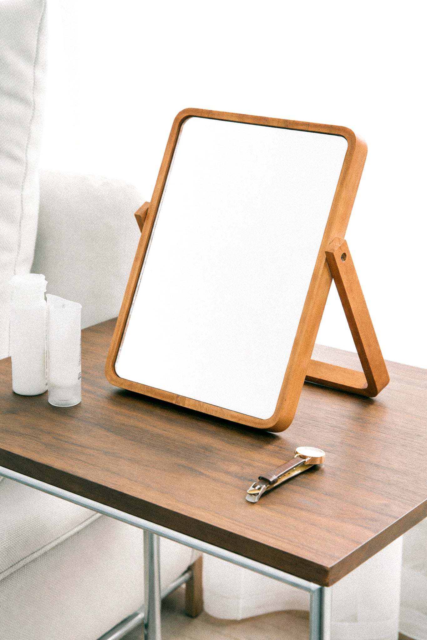 Wooden freestanding makeup mirror – Nordic 